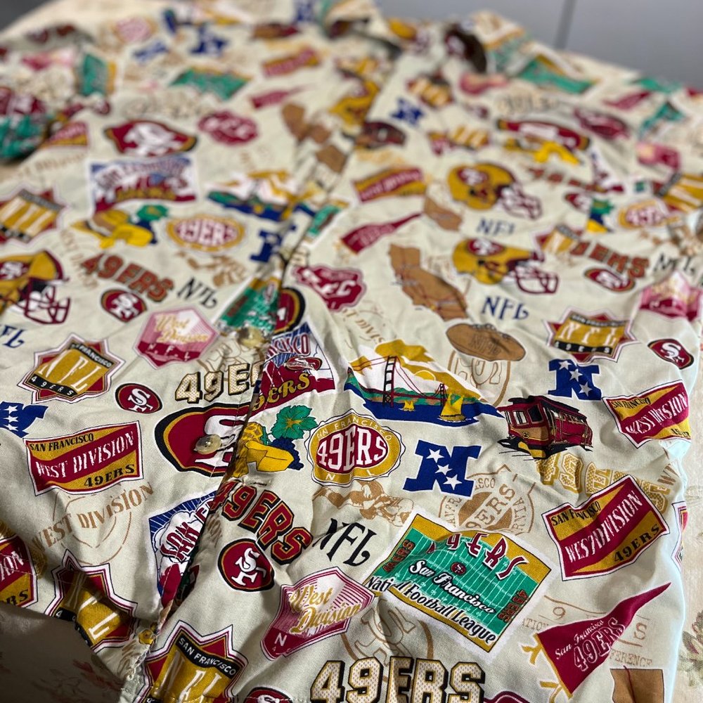 NFL 49ers Graphic Short Sleeve Button Shirt - Picture 3 of 3